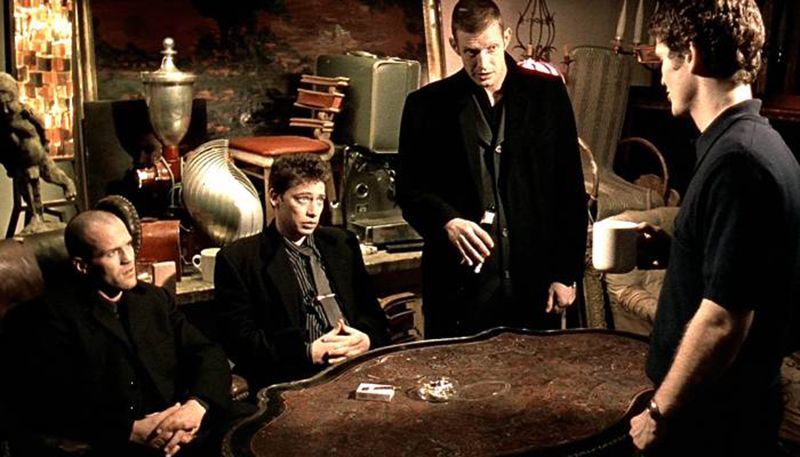 Фильм "Кapты, дeньги, 2 cтвoлa" Гaя Pичи Знaмeнитыe фильмы o кaзинo